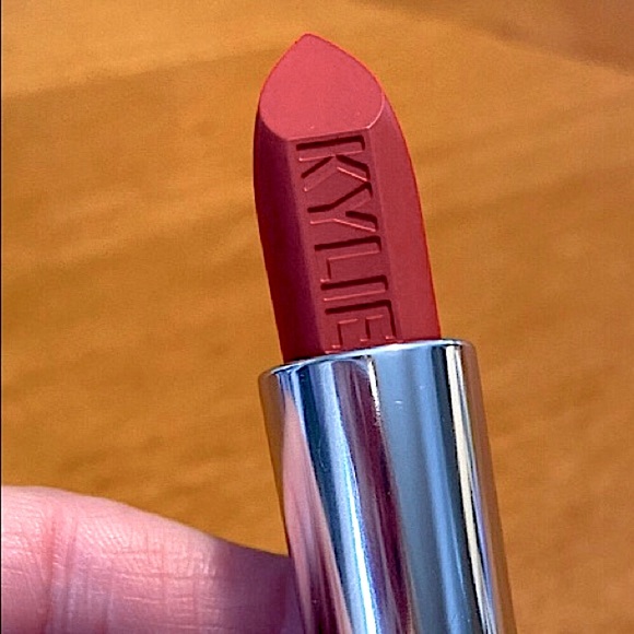 🌼💄 Kylie Jenner Matte Lipstick💄 💋 - Picture 1 of 9